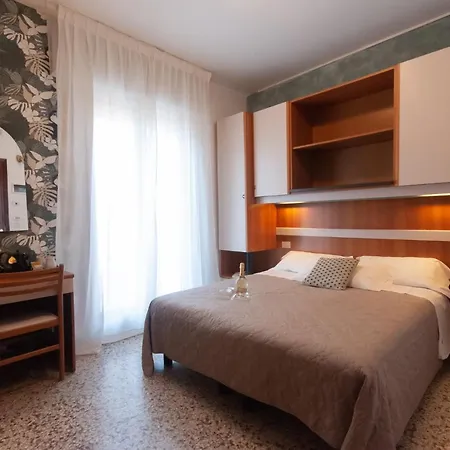 Crystal Hotel 3*