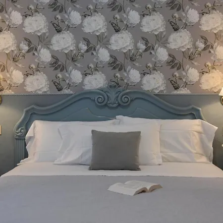 Crystal קאורלה