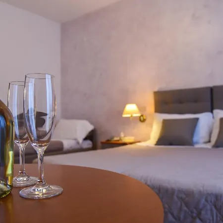 كريستال كاوْرلي