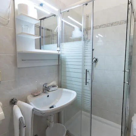 كريستال فندق