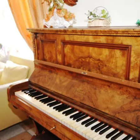 كريستال فندق كاوْرلي