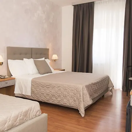 كريستال كاوْرلي